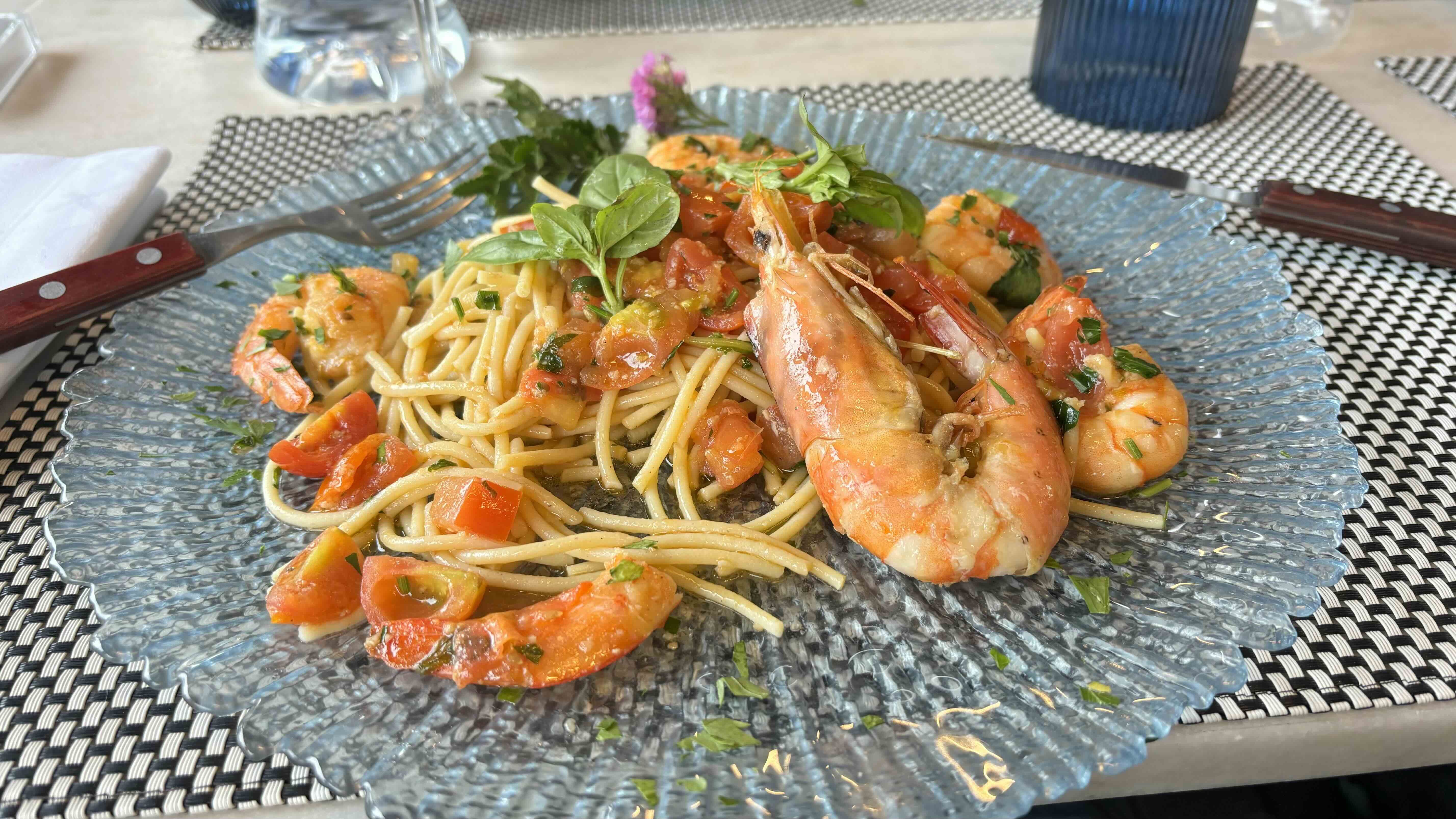 Gluten-free spaghetti with shrimp, cherry tomatoes and peppery rocket Gluten-free spaghetti with shrimp, cherry tomatoes and peppery rocket
